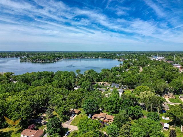 1583 Weymouth Street, West Bloomfield, MI 48324