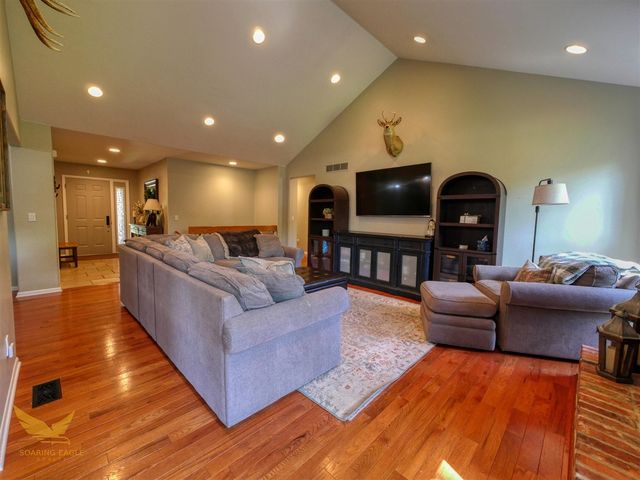 1583 Weymouth Street, West Bloomfield, MI 48324