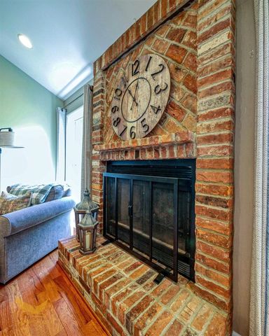 1583 Weymouth Street, West Bloomfield, MI 48324