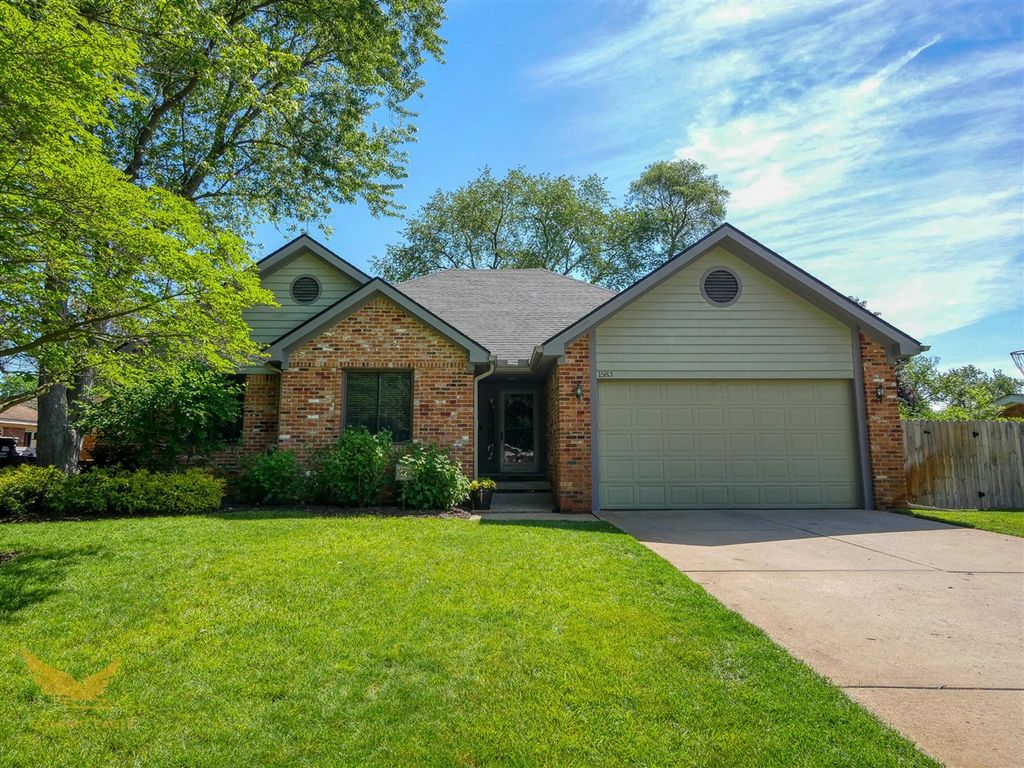 1583 Weymouth Street, West Bloomfield, MI 48324