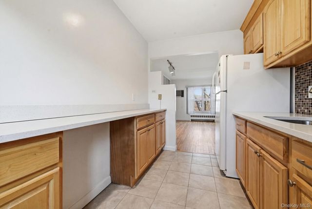 221 Middle Neck F6, Great Neck, NY 11021