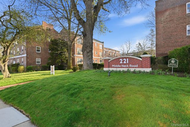 221 Middle Neck F6, Great Neck, NY 11021