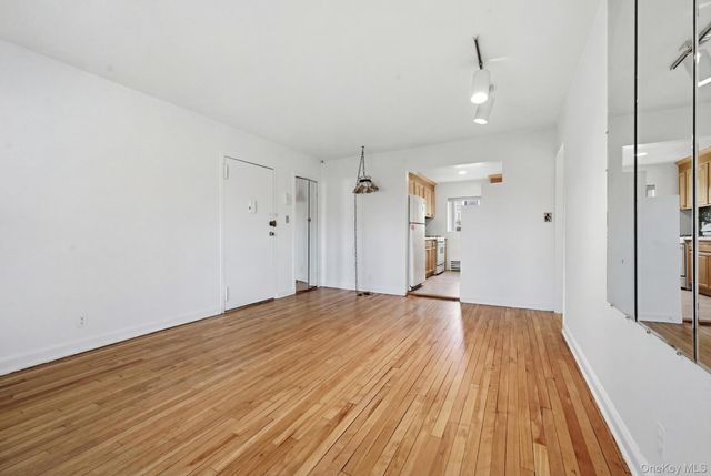 221 Middle Neck F6, Great Neck, NY 11021