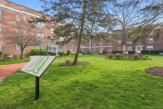 221 Middle Neck F6, Great Neck, NY 11021