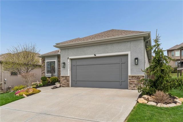 9853 Hollis Lane, Lenexa, KS 66227