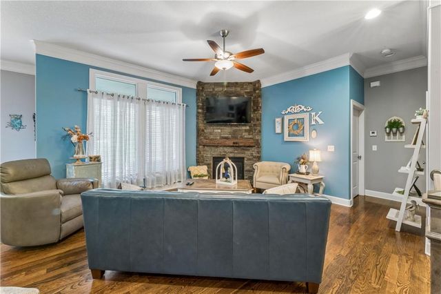 9853 Hollis Lane, Lenexa, KS 66227