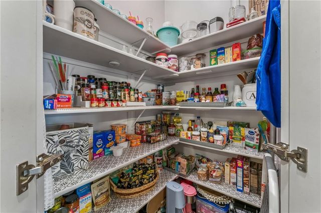 9853 Hollis Lane, Lenexa, KS 66227