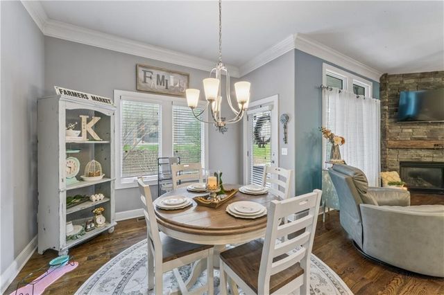 9853 Hollis Lane, Lenexa, KS 66227