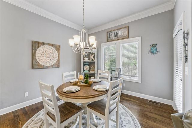 9853 Hollis Lane, Lenexa, KS 66227