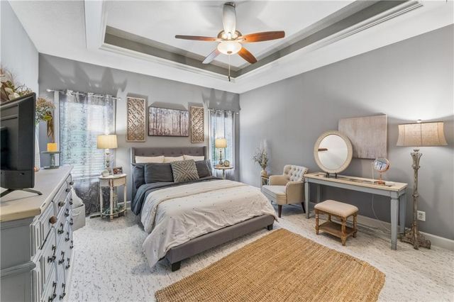 9853 Hollis Lane, Lenexa, KS 66227