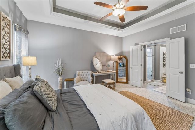 9853 Hollis Lane, Lenexa, KS 66227