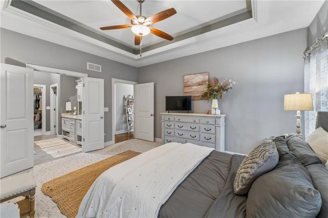 9853 Hollis Lane, Lenexa, KS 66227