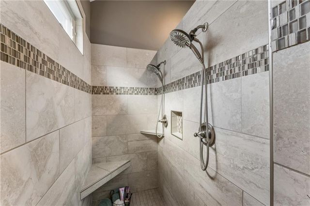 9853 Hollis Lane, Lenexa, KS 66227