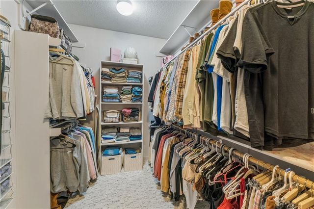 9853 Hollis Lane, Lenexa, KS 66227