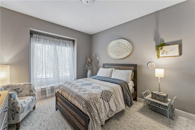 9853 Hollis Lane, Lenexa, KS 66227