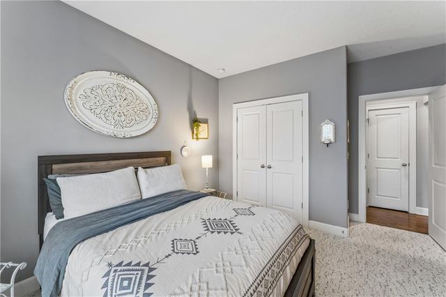 9853 Hollis Lane, Lenexa, KS 66227