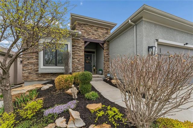 9853 Hollis Lane, Lenexa, KS 66227