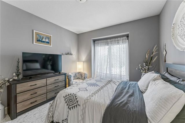 9853 Hollis Lane, Lenexa, KS 66227