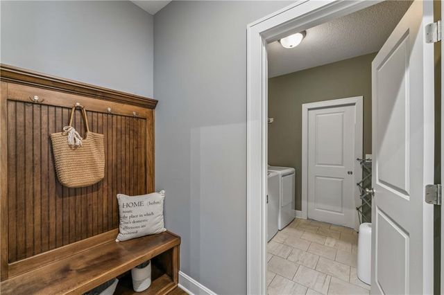 9853 Hollis Lane, Lenexa, KS 66227