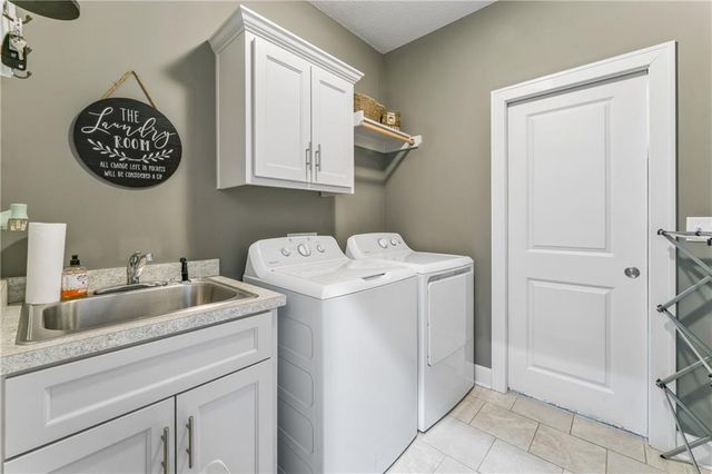 9853 Hollis Lane, Lenexa, KS 66227