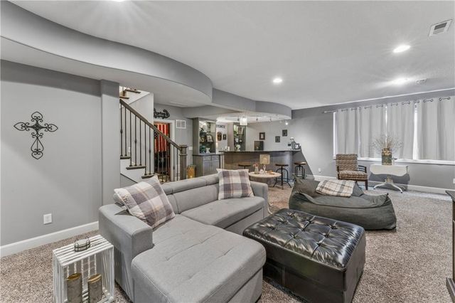 9853 Hollis Lane, Lenexa, KS 66227