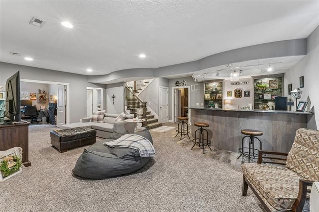 9853 Hollis Lane, Lenexa, KS 66227