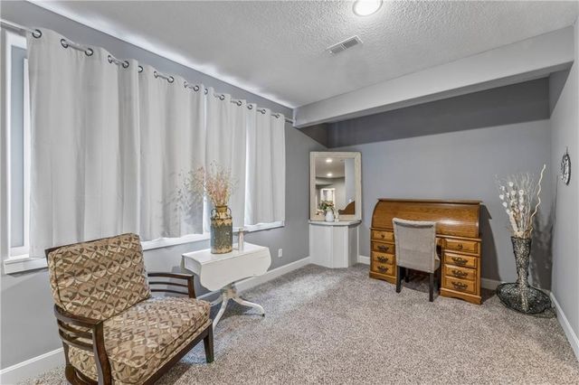 9853 Hollis Lane, Lenexa, KS 66227