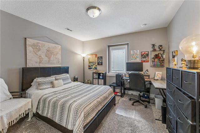 9853 Hollis Lane, Lenexa, KS 66227