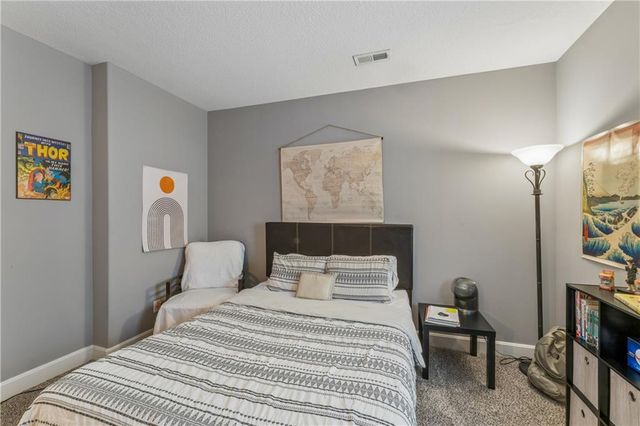 9853 Hollis Lane, Lenexa, KS 66227