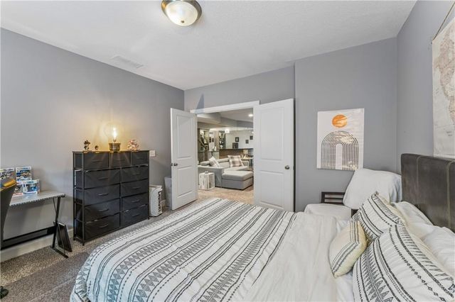 9853 Hollis Lane, Lenexa, KS 66227