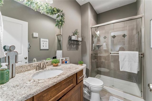 9853 Hollis Lane, Lenexa, KS 66227