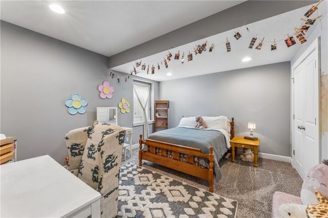 9853 Hollis Lane, Lenexa, KS 66227