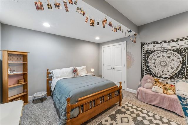 9853 Hollis Lane, Lenexa, KS 66227