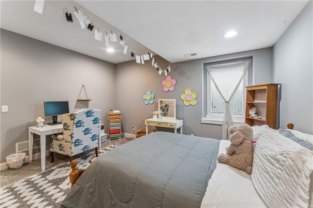 9853 Hollis Lane, Lenexa, KS 66227