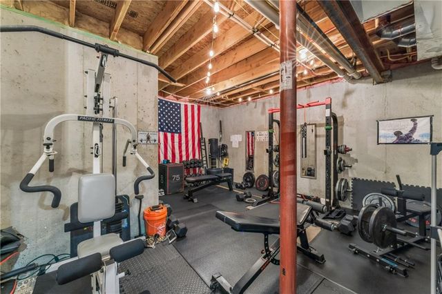 9853 Hollis Lane, Lenexa, KS 66227