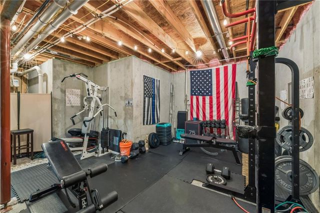 9853 Hollis Lane, Lenexa, KS 66227