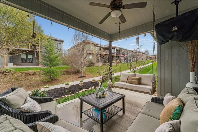 9853 Hollis Lane, Lenexa, KS 66227