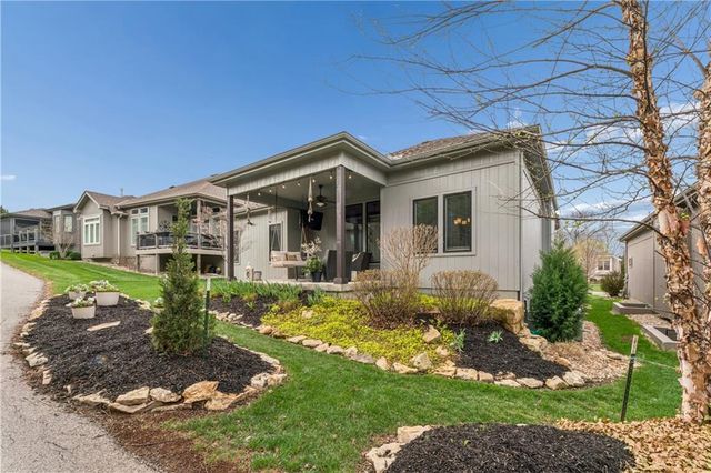 9853 Hollis Lane, Lenexa, KS 66227