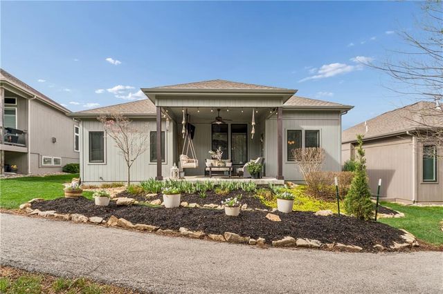 9853 Hollis Lane, Lenexa, KS 66227