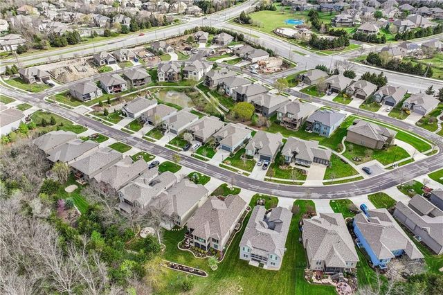 9853 Hollis Lane, Lenexa, KS 66227