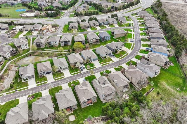 9853 Hollis Lane, Lenexa, KS 66227