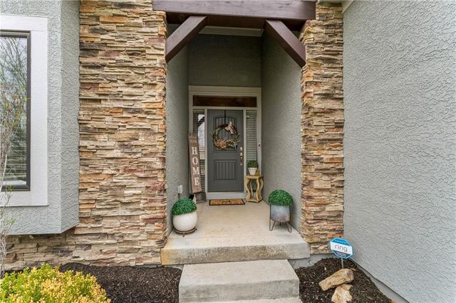 9853 Hollis Lane, Lenexa, KS 66227