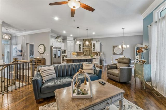 9853 Hollis Lane, Lenexa, KS 66227