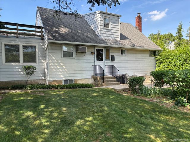 352 Boundary Avenue, Massapequa, NY 11758
