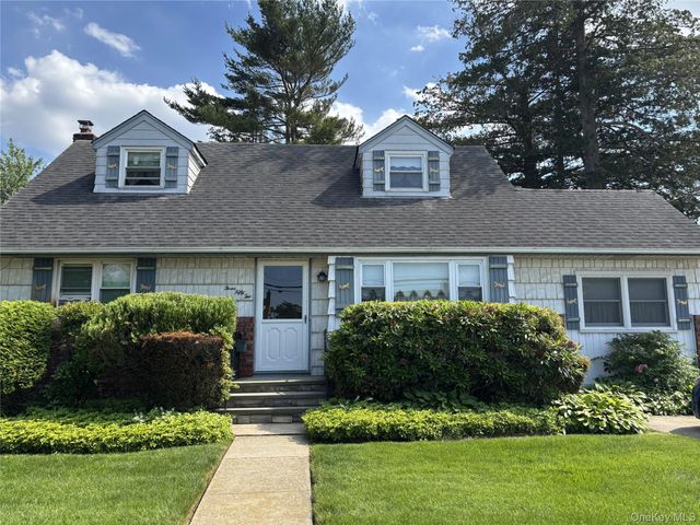 352 Boundary Avenue, Massapequa, NY 11758
