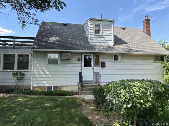 352 Boundary Avenue, Massapequa, NY 11758
