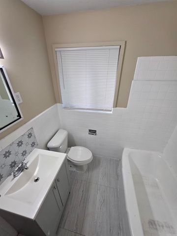 89 Broadmoor Dr, Little Rock, AR 72204