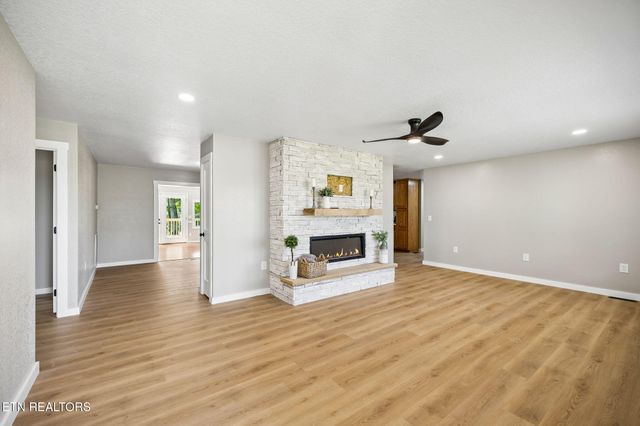 1509 Ted Davis Rd, Crossville, TN 38572