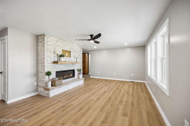 1509 Ted Davis Rd, Crossville, TN 38572