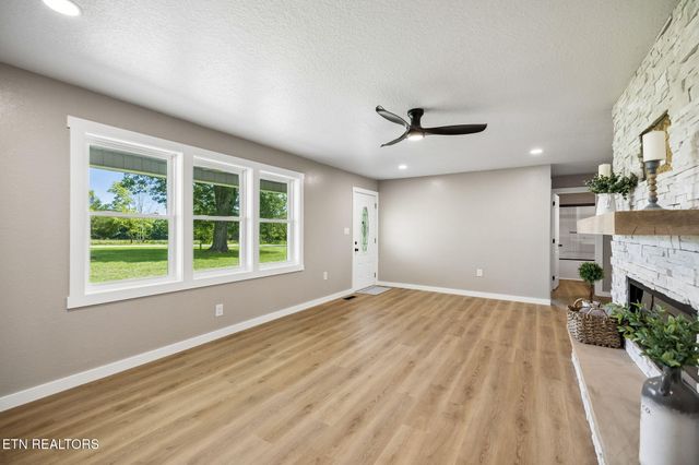 1509 Ted Davis Rd, Crossville, TN 38572